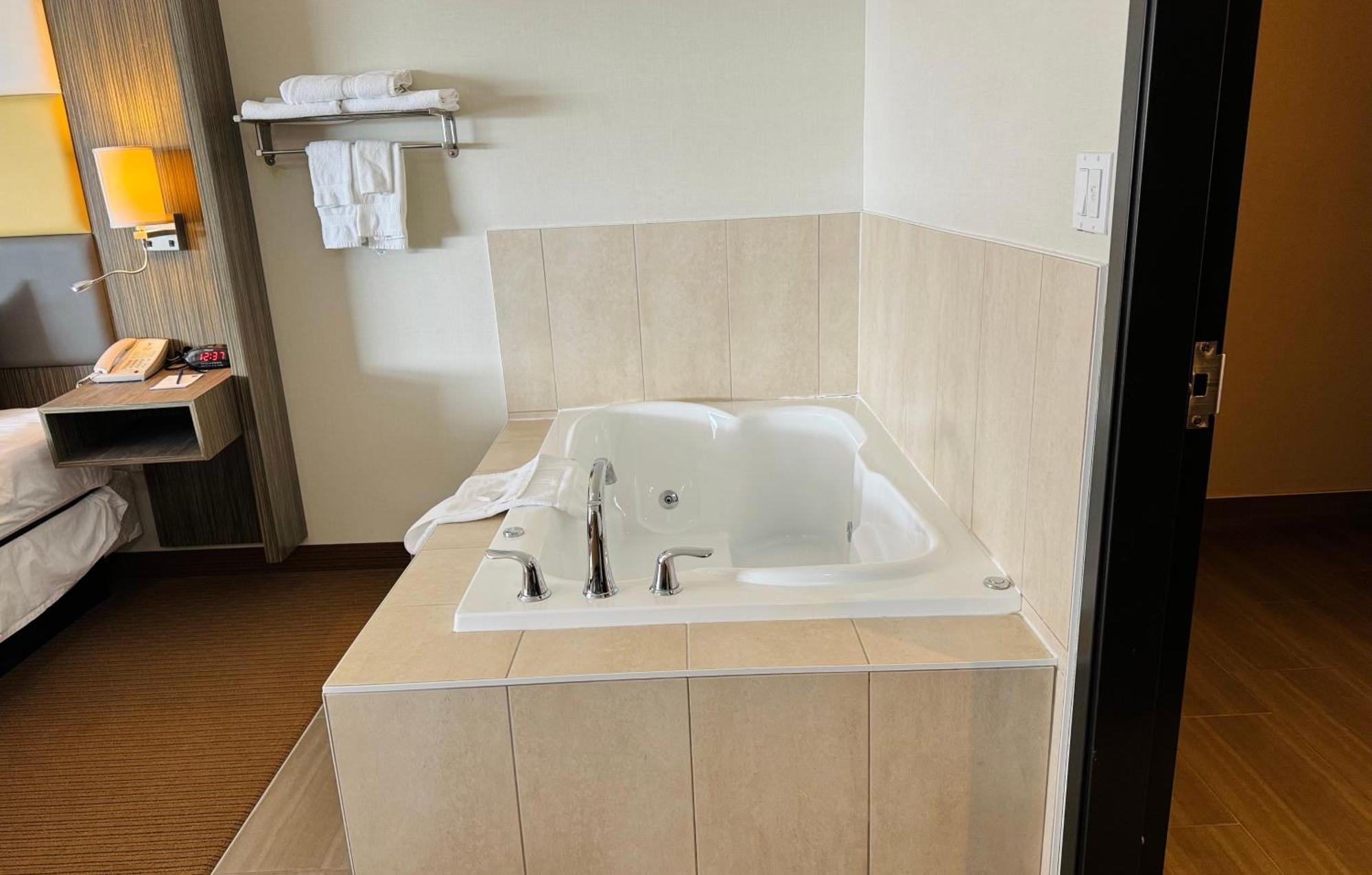 Southfort Inn Fort Saskatchewan Dış mekan fotoğraf
